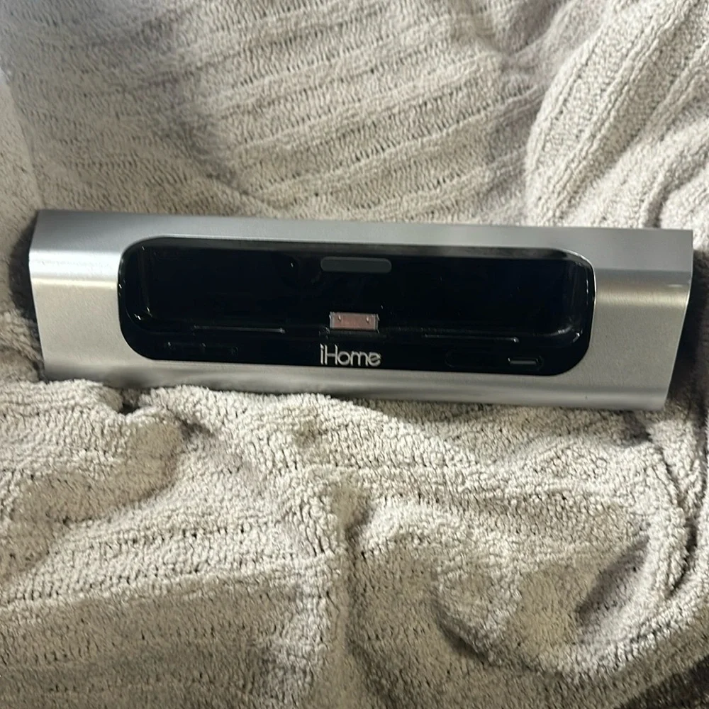 Apple iPhone ihome speaker with wall plug minor scratches - preowned SEE PICS
